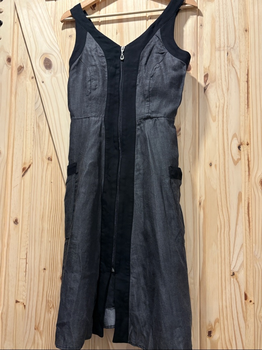 Sleeveless Black Gray A-Line Dress with Front Pockets